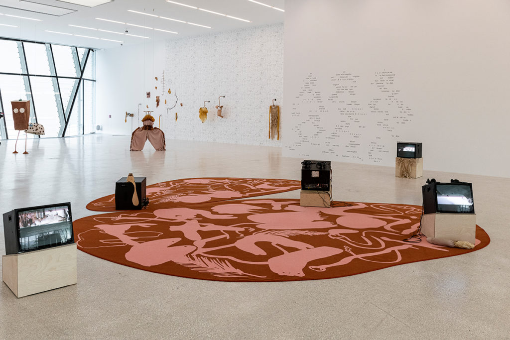 Mercedes Azpilicueta, Bestiario de Lengüitas, exhibition view, Museion 2020. Foto Luca Meneghel 