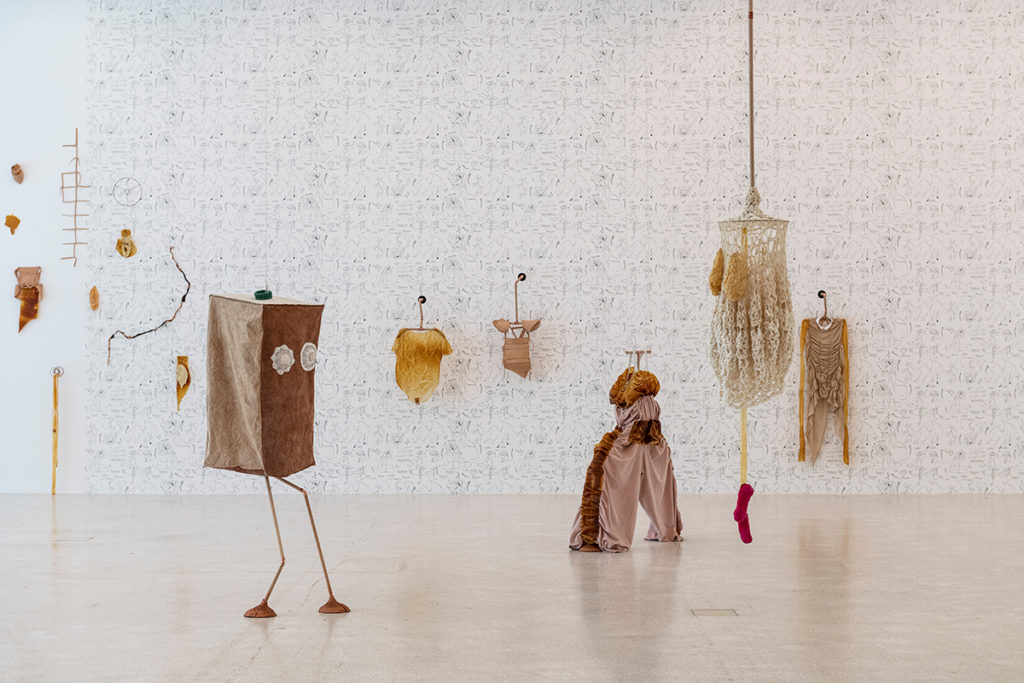 Mercedes Azpilicueta, Bestiario de Lengüitas, exhibition view, Museion 2020. Foto Luca Meneghel 