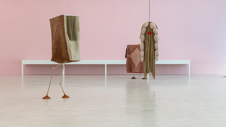 Mercedes Azpilicueta, Bestiario de Lengüitas, exhibition view, Museion 2020. Foto Luca Meneghel