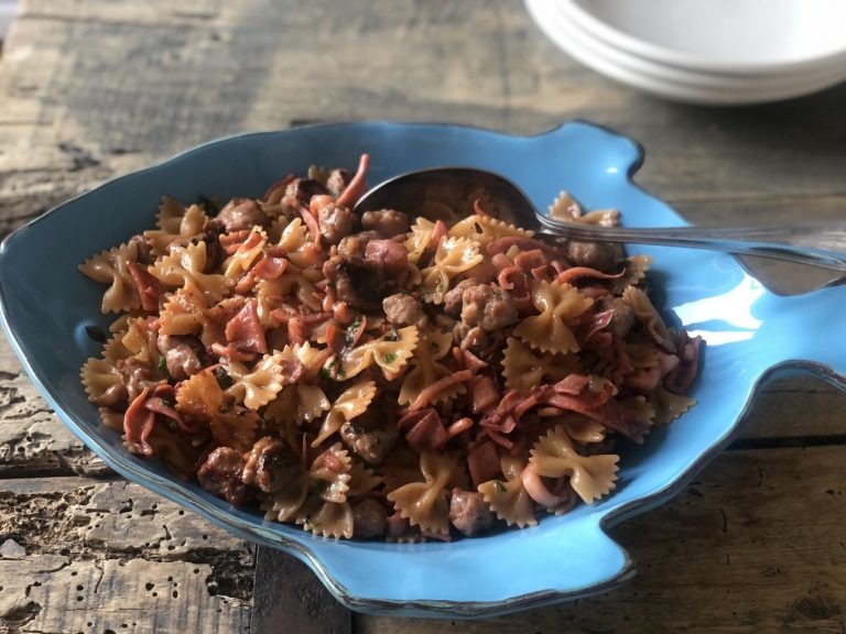 pasta al ragù di totani e salsiccia