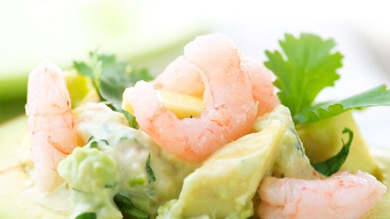 insalata rinforzata avocado e gamberi