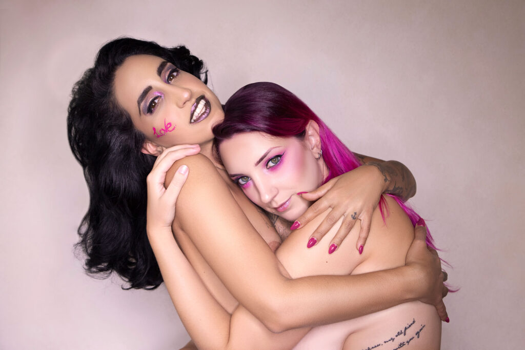 Ella BottomRouge e Weird Giada © 2020 - I am Naked on the internet