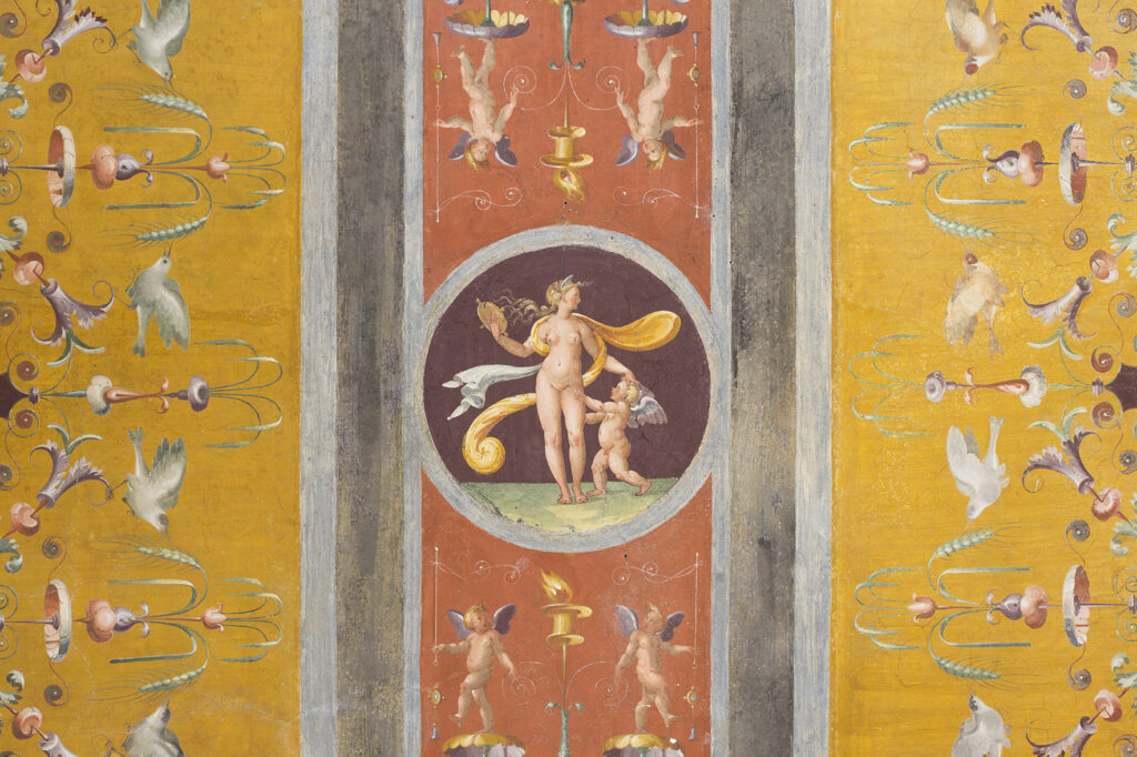 Giulio Romano e allievi Venere allo specchio e Amore Volta del Camerino di Venere 1527 Affresco Mantova, Palazzo Te Foto: Gian Maria Pontiroli © Fondazione Palazzo Te
