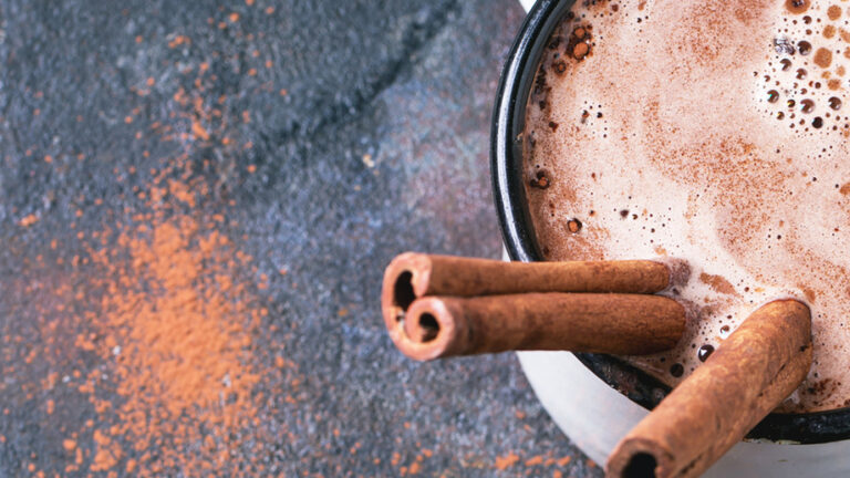 cioccolata calda densa con cannella