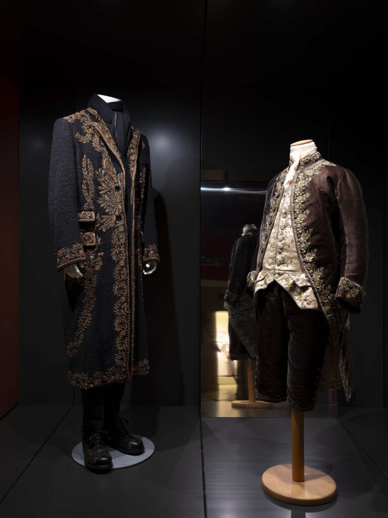 Mostra Settecento - Dolce_Gabbana-AI-2012-13 e completo maschile 1765-75 (ph.Giulia Bellezza)