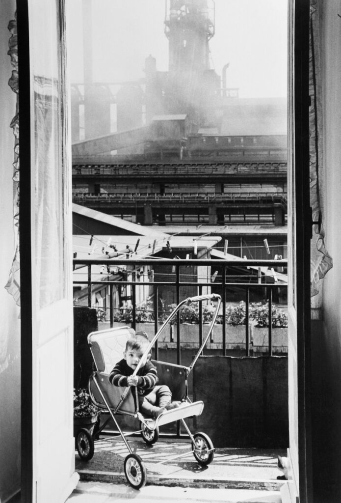 MIMMO JODICE Napoli, via Nuova Bagnoli n. 512, 1975 © Mimmo Jodice