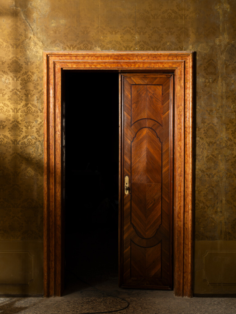 Porta interna in legno di palazzetto Marcello